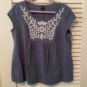 Women’s cap sleeve chambray embroidered shirt